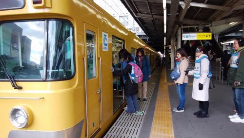 鉄道車両を使用しての乗降演習の写真