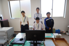 生徒と教育長との集合写真の画像