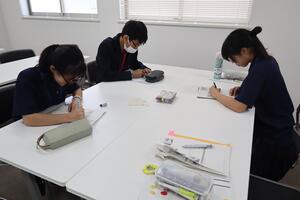 原稿作成中の様子の画像