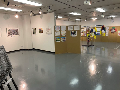 パラアート展覧会の様子（小平市）の写真