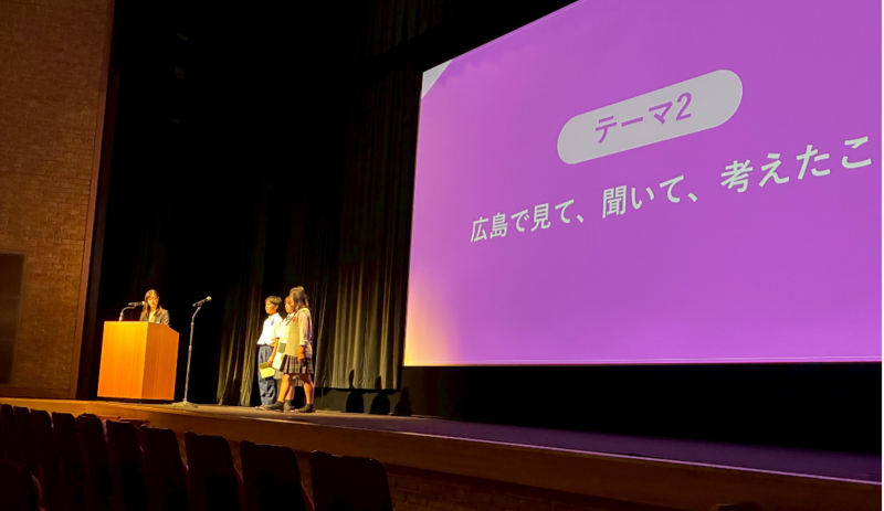 テーマ2を発表する生徒の画像