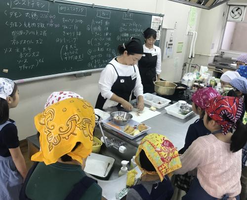 田無公民館主催　小学生親子料理講座　パパっと、ごちそうレシピ♪