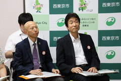 発表を聞く副市長、教育長の画像