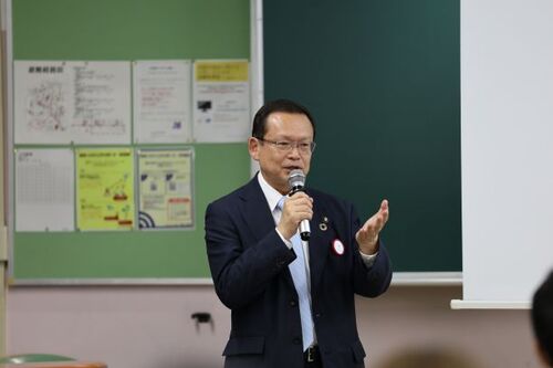 ワイワイトークの終わりに市長が話している画像