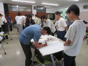 中高生グループワークの様子画像