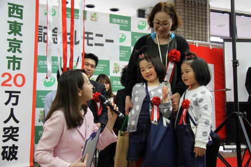 招待家族へのインタビュー