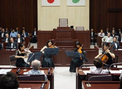 写真：コンサート演奏中の様子