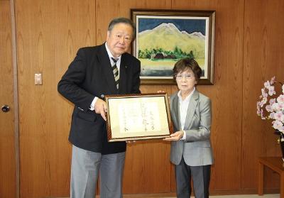写真：故・末木氏叙位伝達