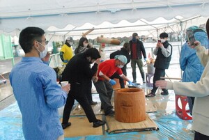 餅つきの様子1